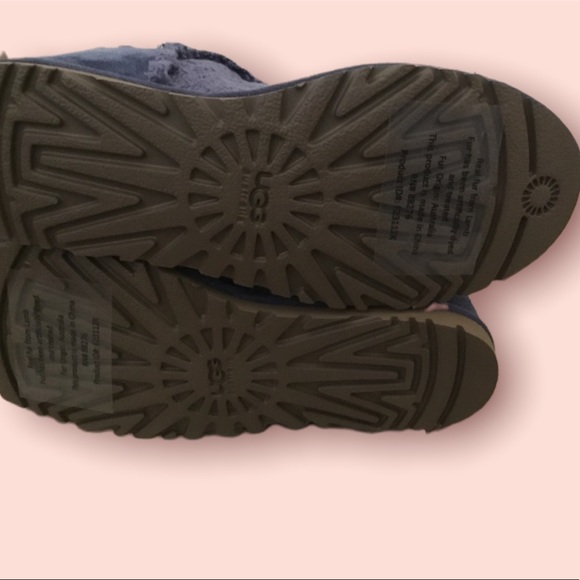 UGG Woman Heirloom Lace Up Boots - Picture 5 of 7